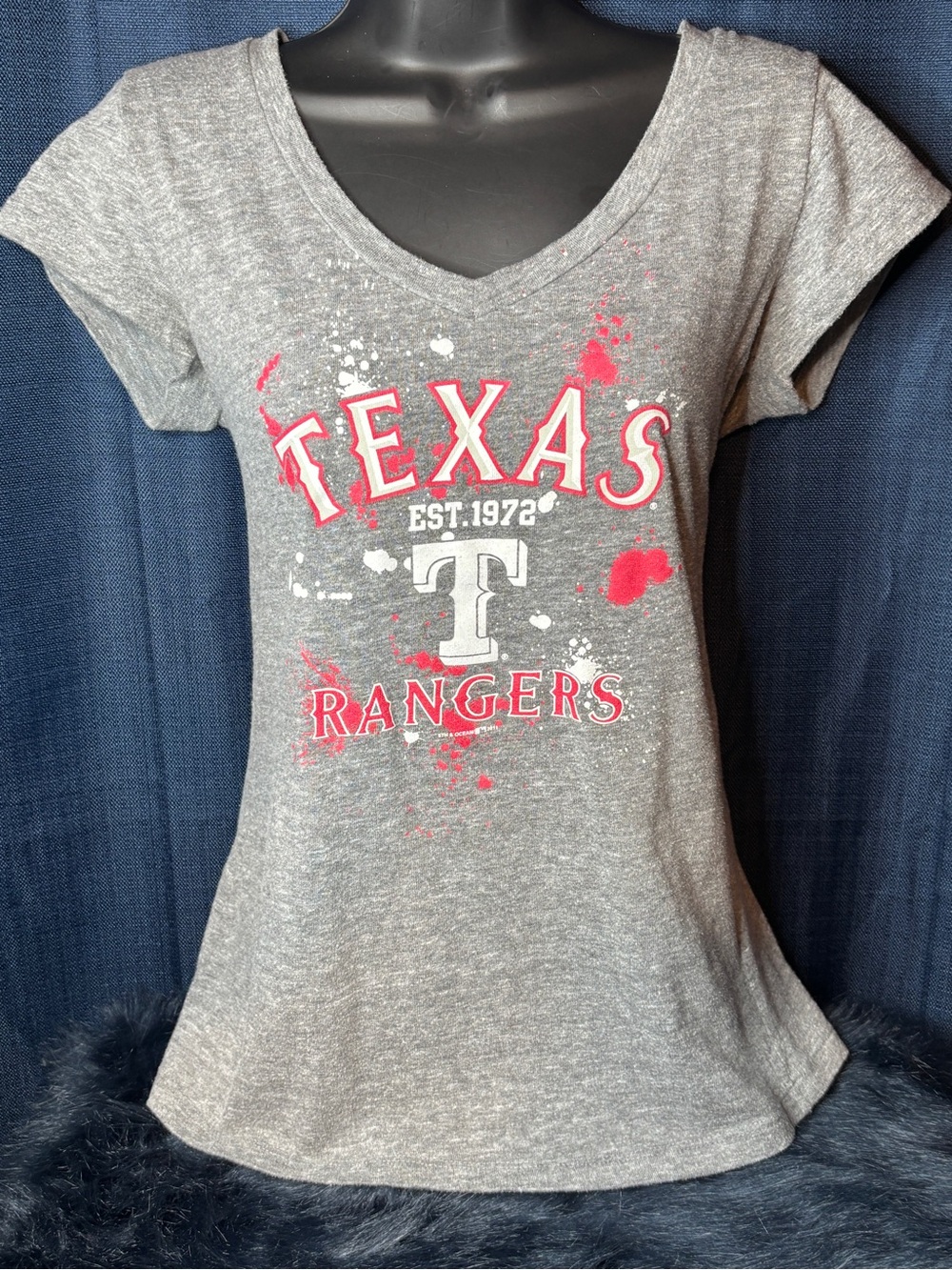 5th & Ocean Gray Texas Rangers V-Neck Tee with Red Accent